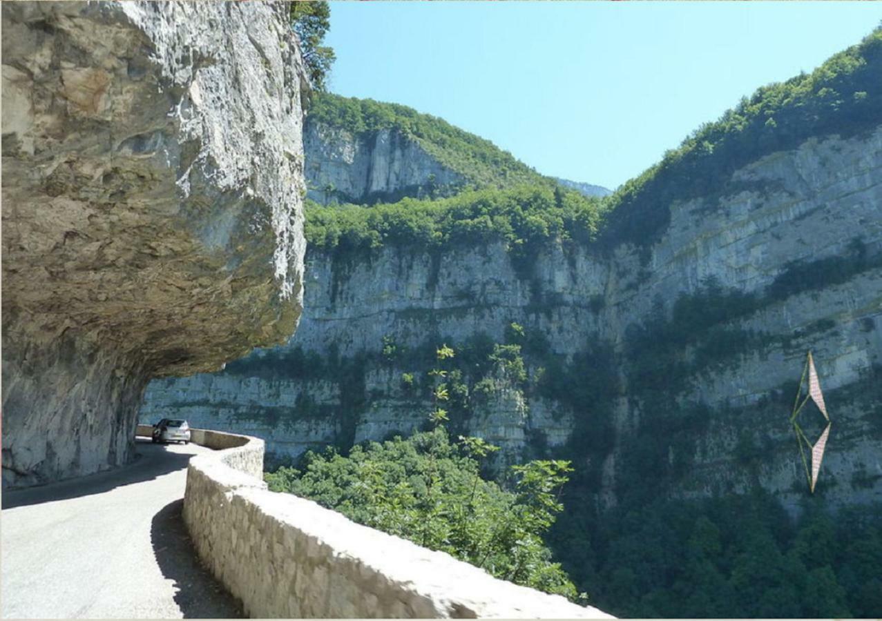 Okami Du Vercors Saint-Laurent-en-Royans Eksteriør billede